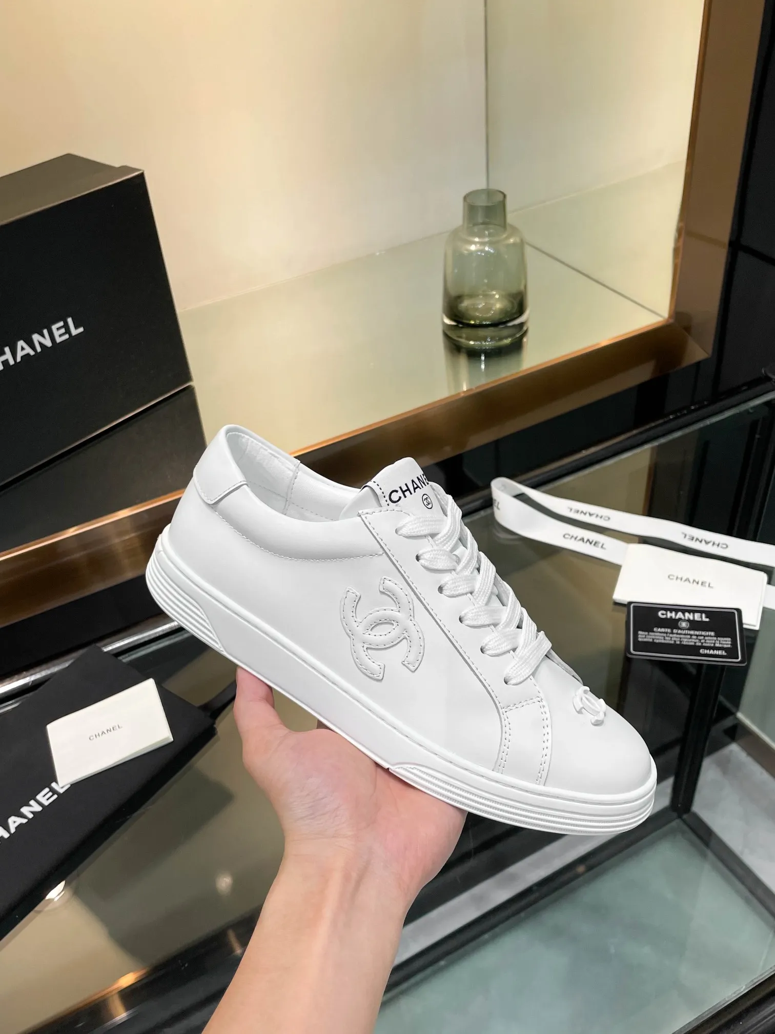 👟👟Ex-factory price 520👟👟Chanel Chanel 25SF latest model full leather panda color white shoes casual sports shoes skateboard shoes original purchase and development production Xiaoxiang C Home Another super popular item in the counter, loved by Internet celebrity bloggers and sisters, and various praises on social platforms. It is very popular, has a high texture, is breathable and super spring and summer. Seeing this issue always arouses the inner desire of girls for fashion. The latest suede material, classic black and white color, full of fashionable feeling on the feet, easy to care for. Fabric: Original customized imported cowhide material. Lining: Customized soft sheepskin lining. Sole: Original molded TPU non-slip outsole. Bottom thickness: 2.5CM. Size: Women's size 35-40 (custom-made sizes 40 are non-refundable)